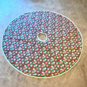 Beautiful hand made quilted Christmas check pattern tree skirt